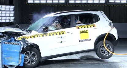 Auto durante una prueba de seguridad de Latin NCAP.