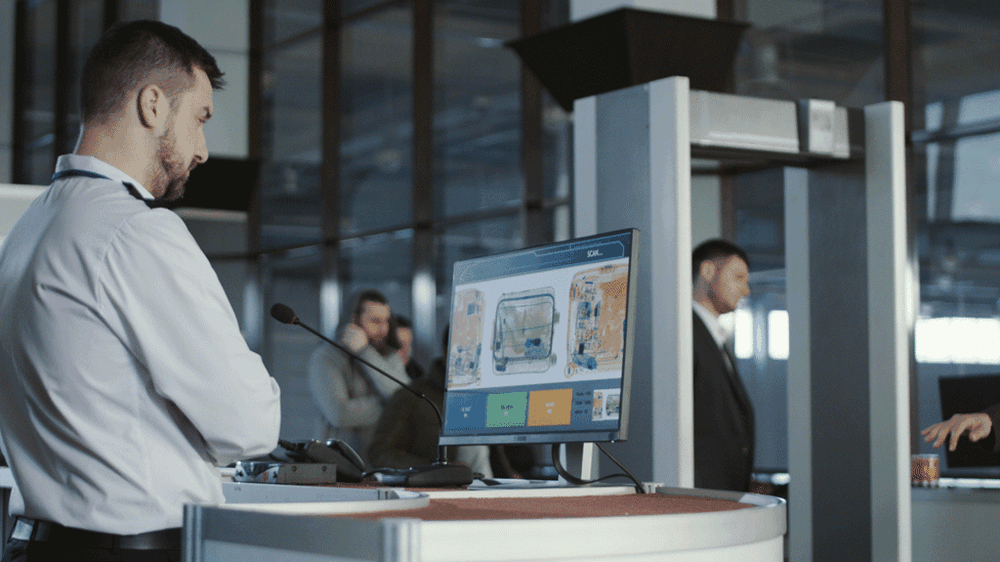 El sistema es más barato y requiere menos personal que los sofisticados equipos de los aeropuertos.