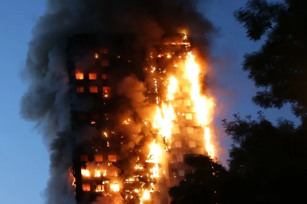El incendio en la torre de Grenfell, un bloque residencial en Londres