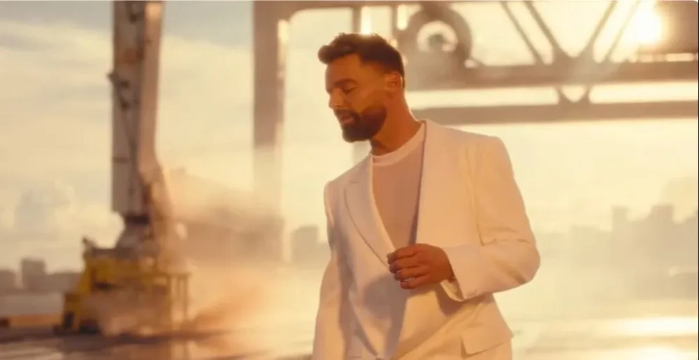Ricky Martin con nueva versión de Fuego de noche, nieve de día con el mexicano Nodal