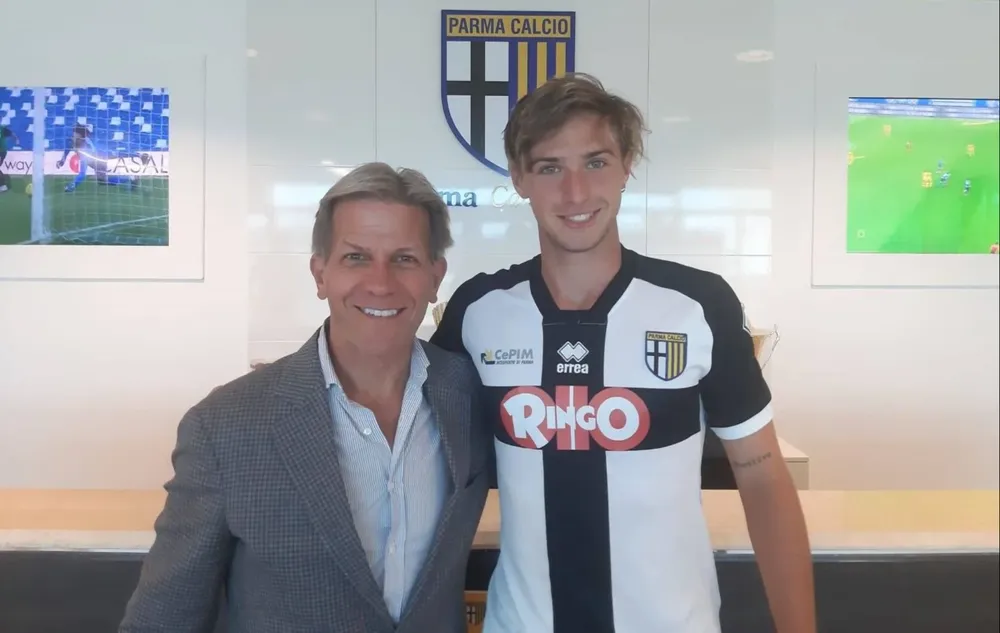 El presidente de Parma, Kyle Krause, presentó al ex Peñarol, Matías Mir