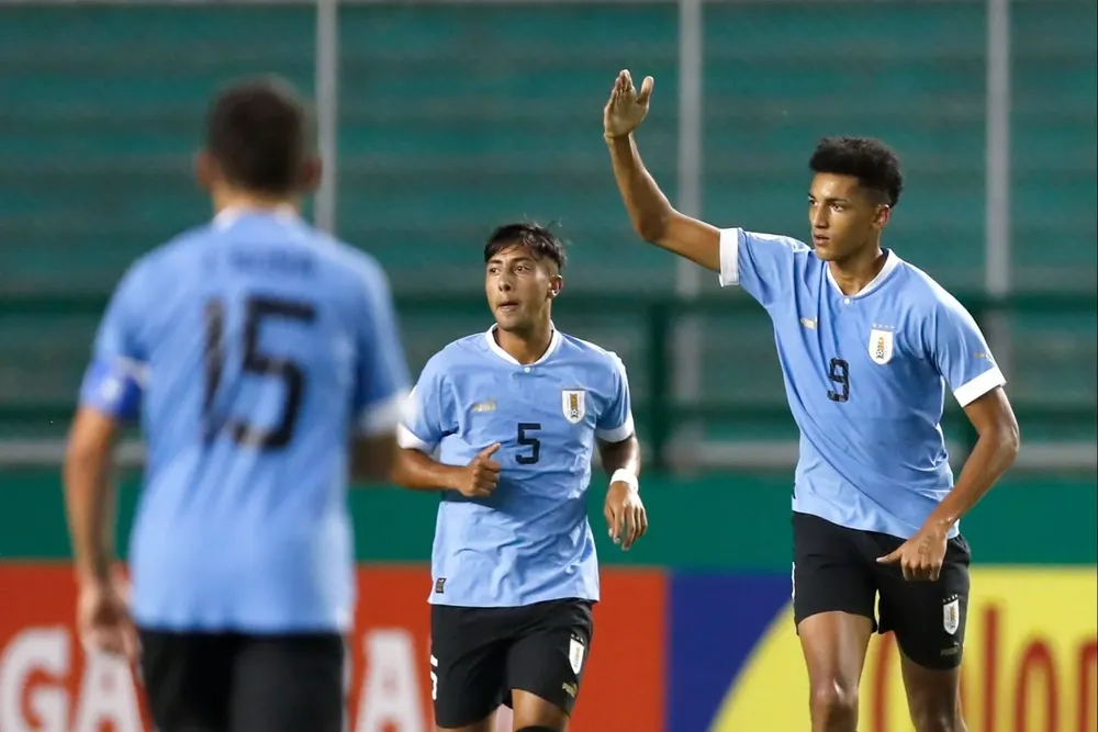 Álvaro Rodríguez convirtió tres tantos ante Bolivia