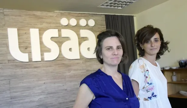 Ana Garmendia y Andrea Goires. C. Dos santos