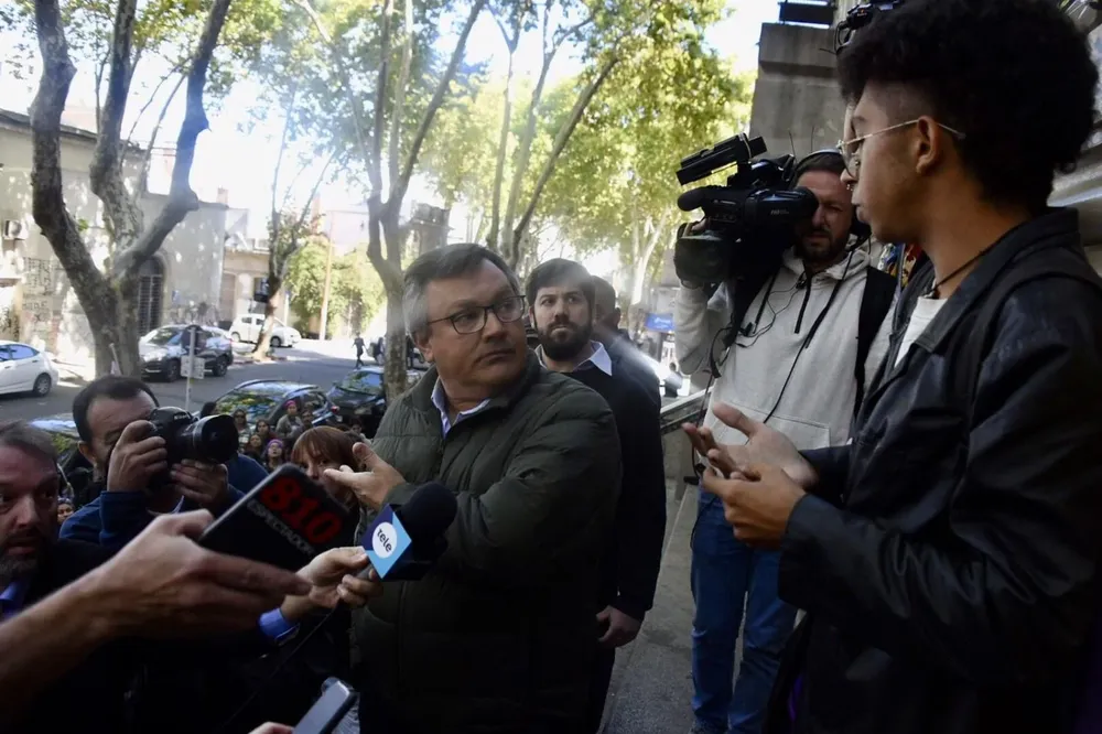 Santiago González en la orden de desocupación del IAVA