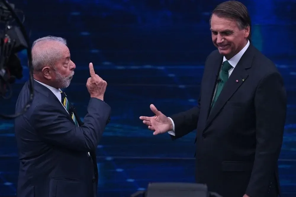 Luiz Inácio Lula da Silva (izquierda) y Jair Bolsonaro (derecha) se cruzaron en un nuevo debate presidencial este domingo 16 de octubre