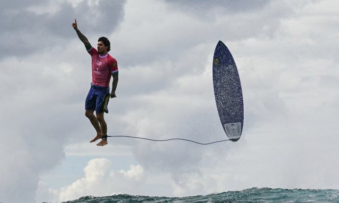 El festejo del brasileño Gabriel Medina y la foto del momento