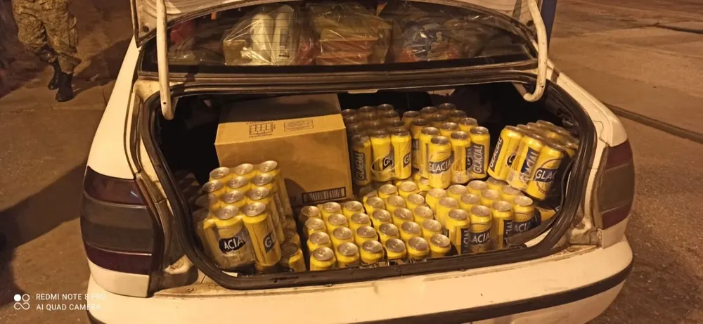 Auto del detenido con productos de contrabando