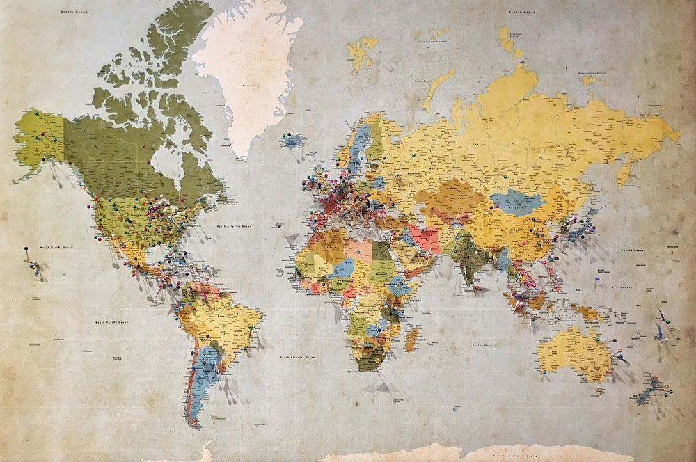 Emigrar ofrece a los españoles la posibilidad de adquirir experiencia internacional y desarrollar redes globales que enriquecen tanto personal como profesionalmente.