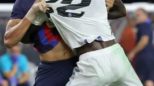 Ronald Araujo enfrenta a Manchester United y va por la clas