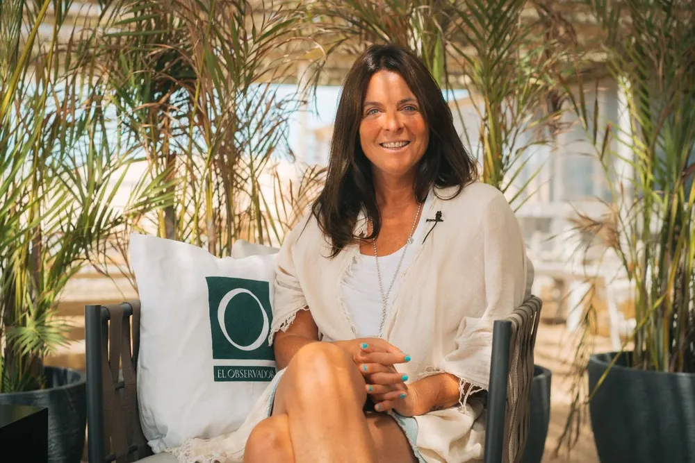 La coach ontológica, Verónica Abella, visitó el parador de El Observador en la Playa Brava de Punta del Este