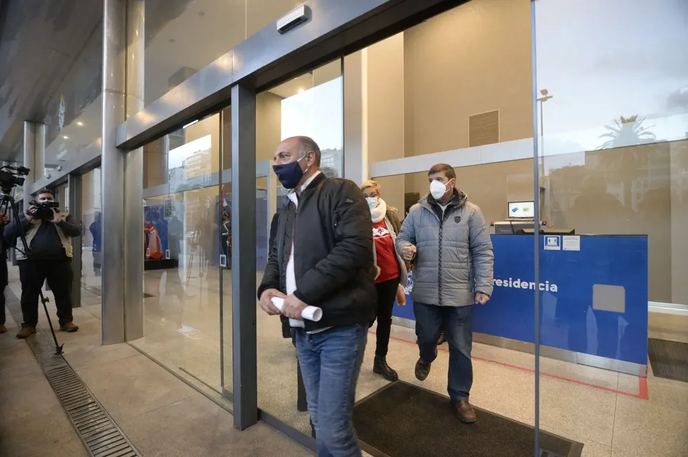 Marcelo Abdala y Fernando Pereira entregaron una carta para el presidente.