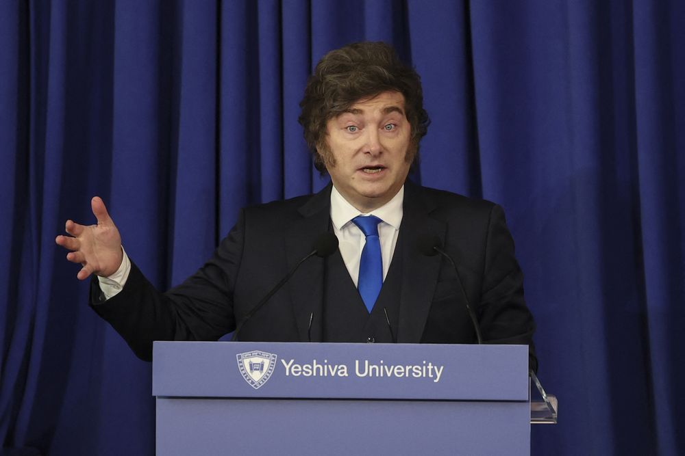 Javier Milei celebra la aprobación de reformas.