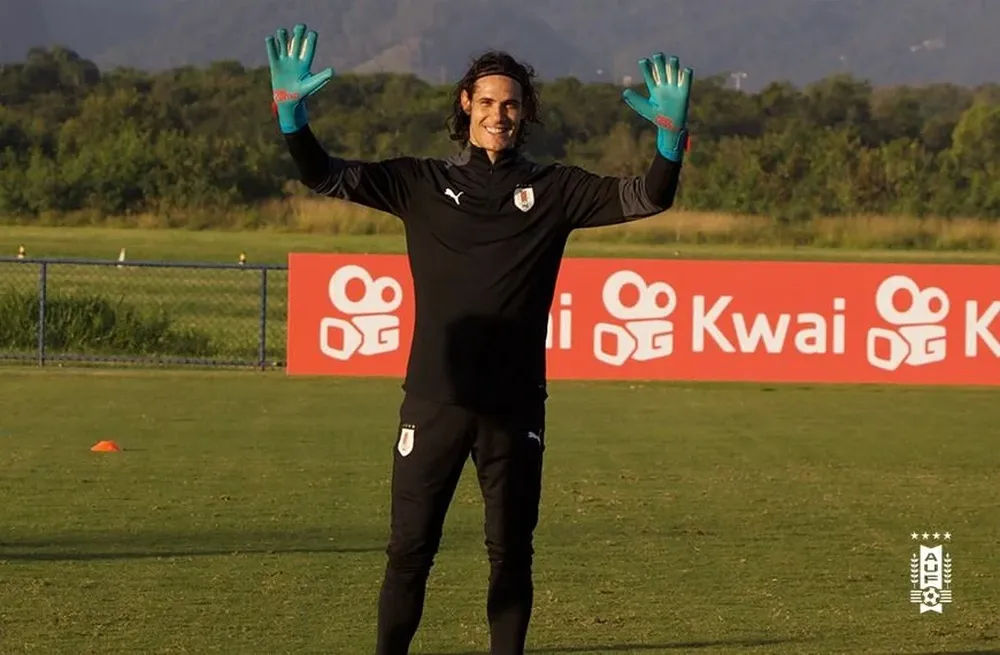 Cavani se puso los guantes