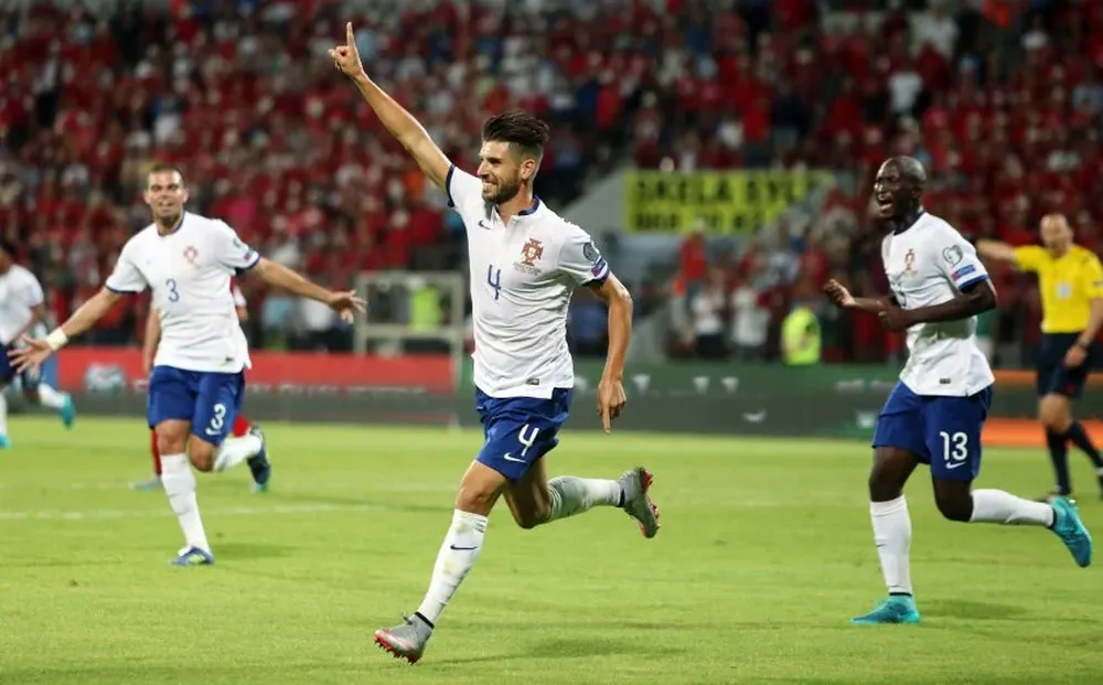 Miguel Veloso anotó el gol clave para Portugal