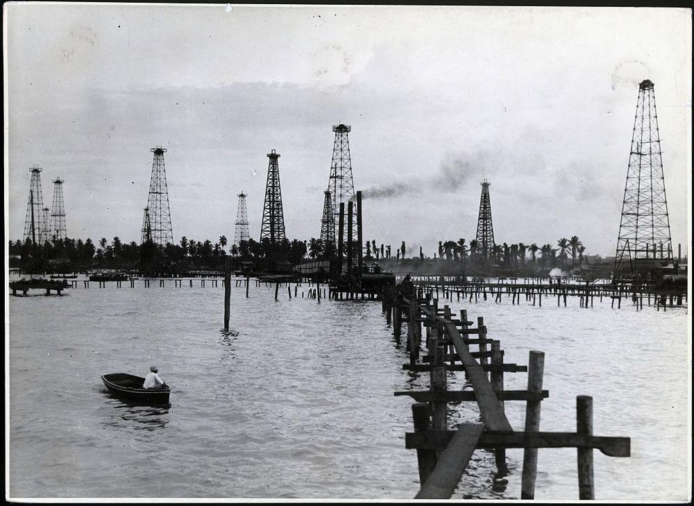 El Lago de Maracaibo se llenó de pozos de compañías de Estados Unidos en la década de 1920.