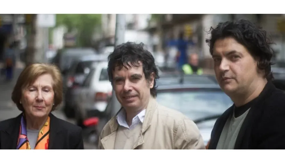 Alicia Casas, directora del Archivo General de la Nación, con Fernando Cabrera y el director Alejandro Ferrari