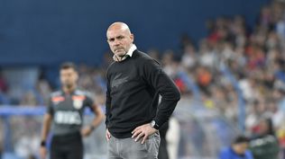 Tres entrenadores despedidos y uno en la cuerda floja, en 35 días de competencia: el duro arranque del Apertura para los técnicos