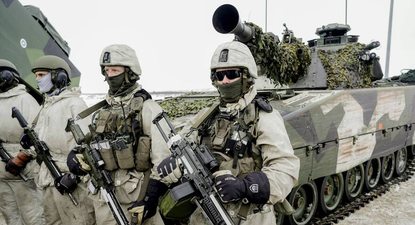 Soldados de Noruega, Suecia y Finlandia reunidos en la frontera entre los tres países para un ejercicio de entrenamiento de la OTAN,