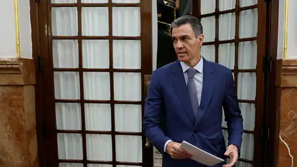Pedro Sánchez se retira del recinto del Congreso de los diputados.