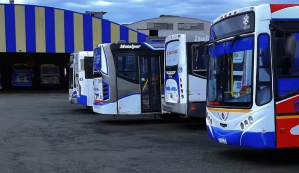 El gobierno está a punto de asegurar que la UTA no se adhiera al paro general de la CGT el 10 de abril