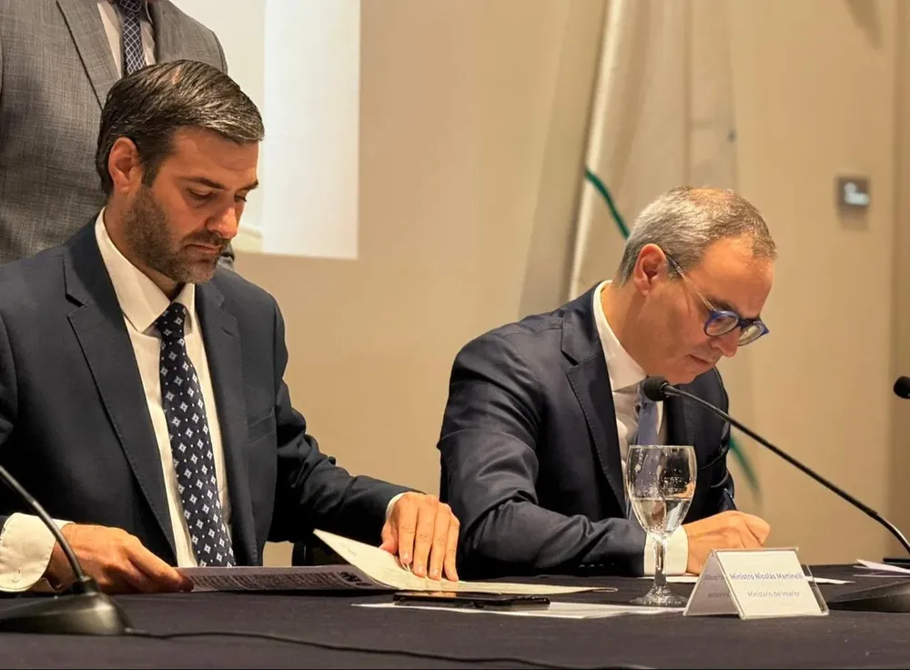 El ministro del Interior, Nicolás Martinelli, y el director del INE, Diego Aboal