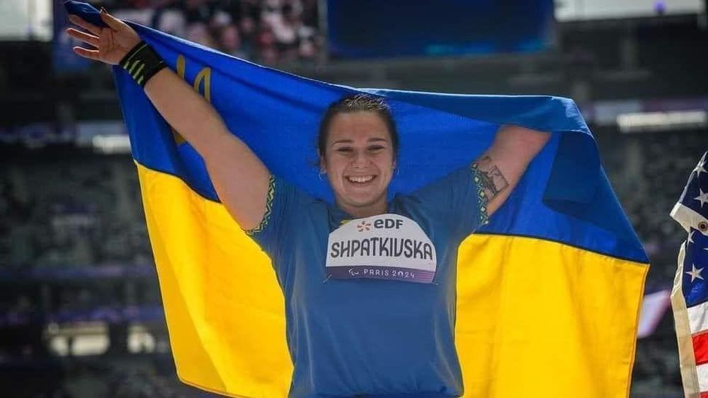 Maria ganó una medalla de plata en lanzamiento de bala en los Juegos Paralímpicos de París este año.