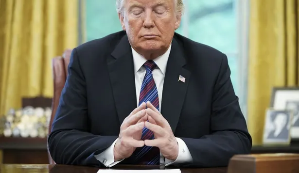 Trump dice que hay cero riesgo de que lo destituyan