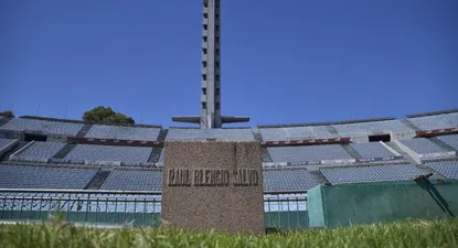 El monolito a Raúl Blengio Salvo en el Estadio Centenario