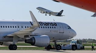 Varios aviones de Lufthansa en un aeropuerto de Berlín.