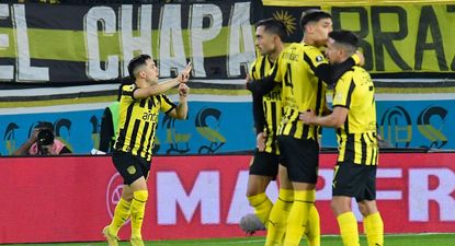 Leonardo Fernández celebra el 1-0 de Peñarol ante The Strongest por Copa Libertadores