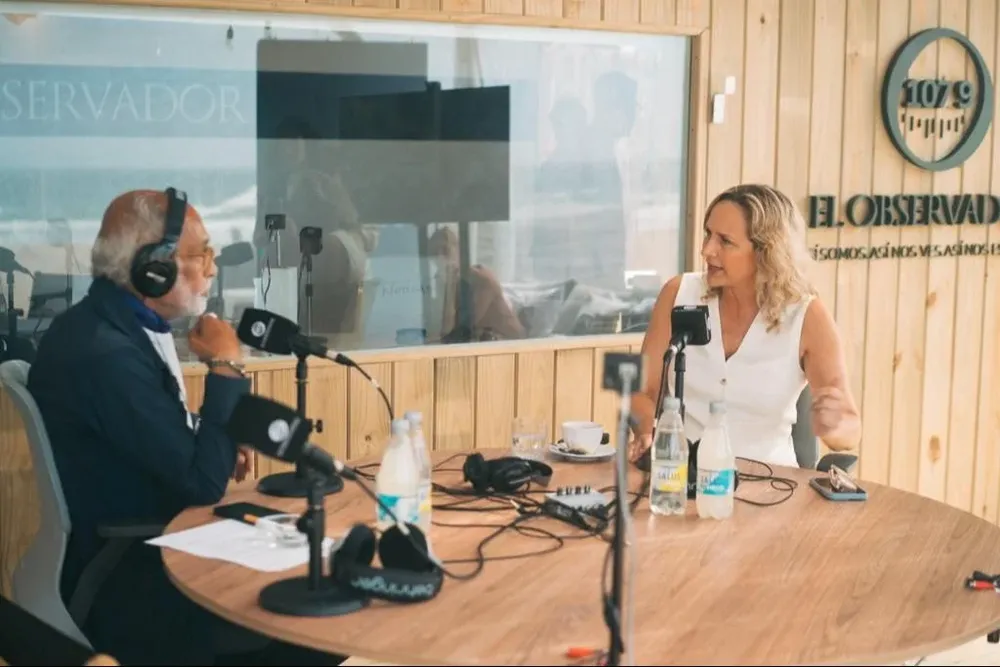 La precandidata blanca Laura Raffo con el periodista Óscar González Oro