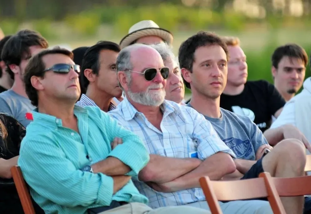 Juan Berchesi y Pablo Garfinkel siguen con atención las ponencias