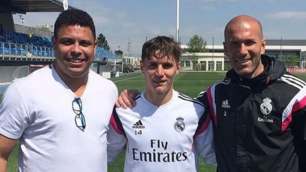 ¡Fotón! Guille Varela con Ronaldo y Zidane cuando pasó por Real Madrid