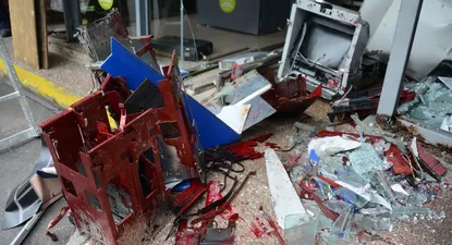 cumplia prision domiciliaria, robo un cajero y volvio a evitar la carcel porque usa muletas