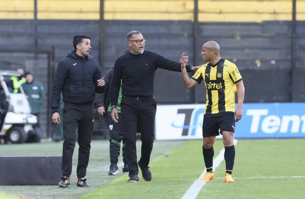 Darío Rodríguez y Carlos Sánchez en Peñarol