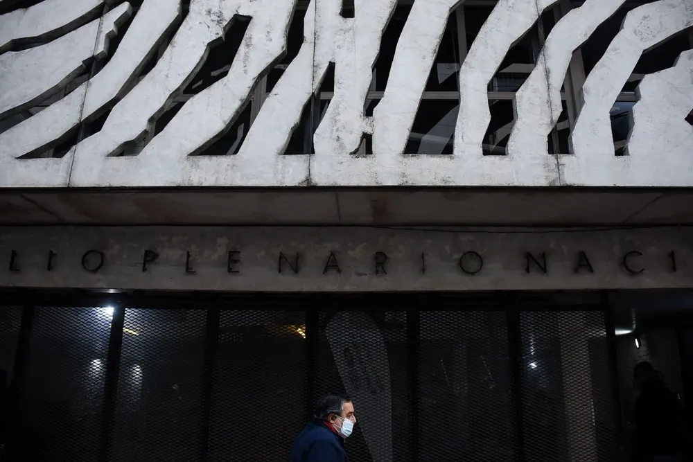 Frente Amplio postergó el levantamiento del cuarto intermedio para lograr acuerdos en torno a las elecciones internas de la fuerza política