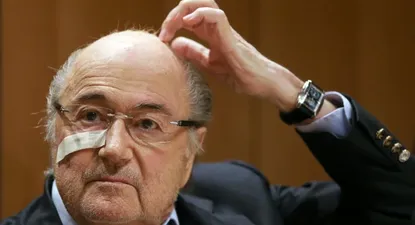El destierro: Platini y Blatter tendrán que comprar entradas para ir al fútbol