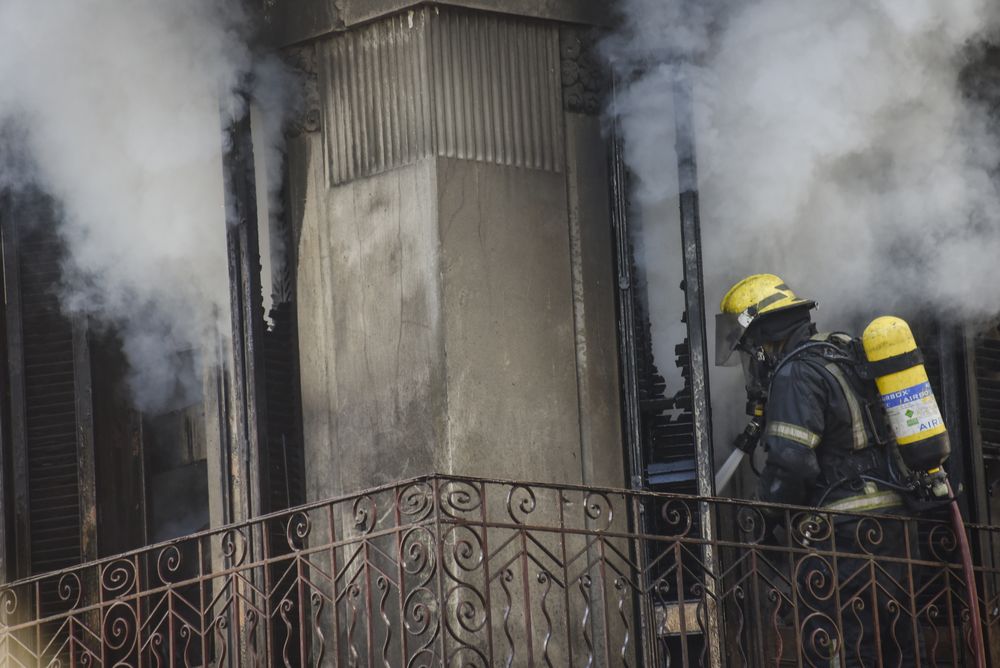 20240710 Incendio en una casa de Pocitos en Scosería y Berro. Bomberos (2).jpg