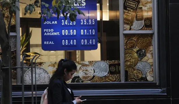 Analistas esperan que dólar supere los $ 36 a fin de año y modere su aumento en 2020