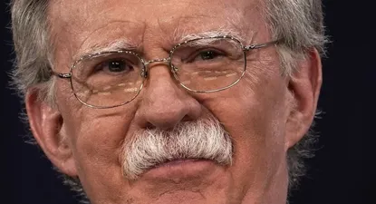 el nuevo mano derecha de trump, que causa miedo de una guerra global