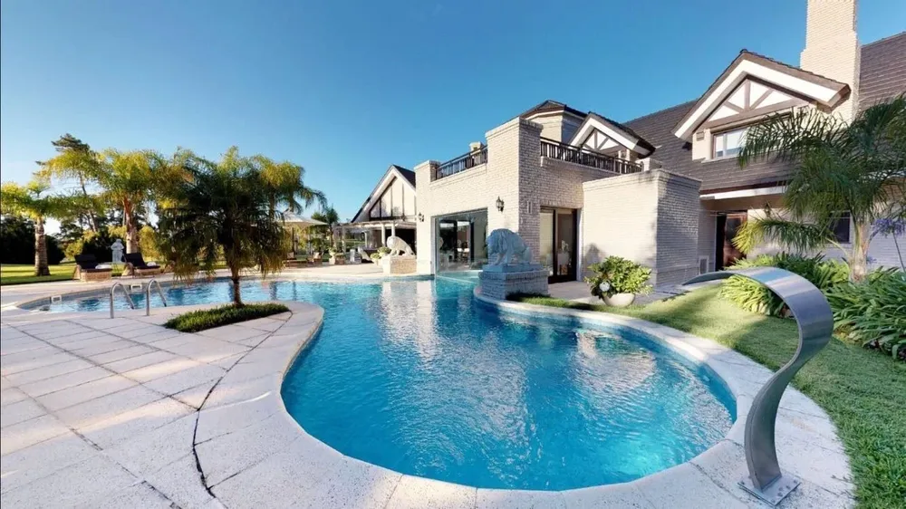 Imagen de la mansión que sufrió el copamiento