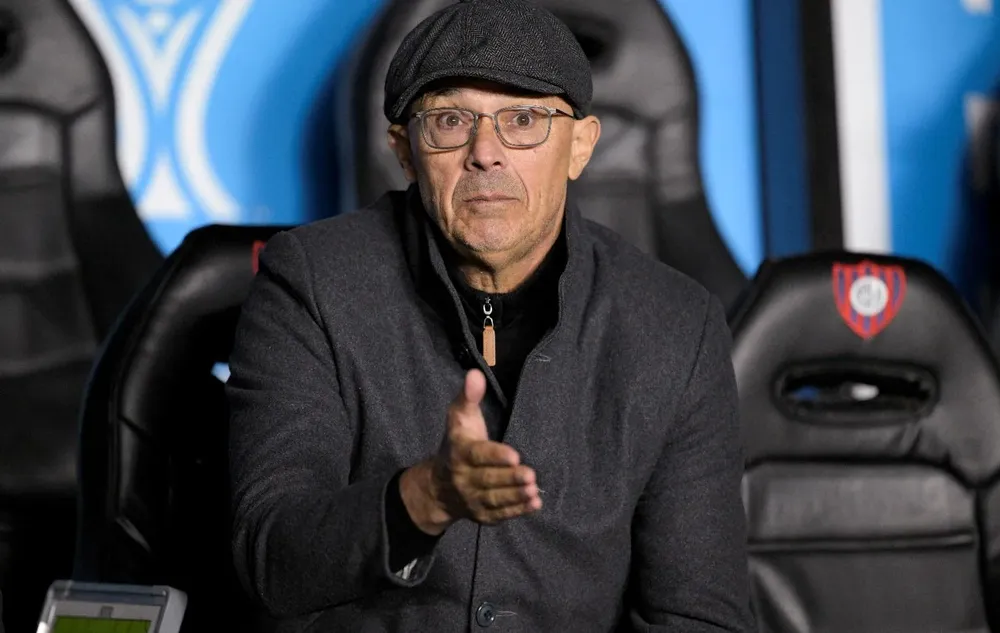 Alfredo Arias al frente del Medellín