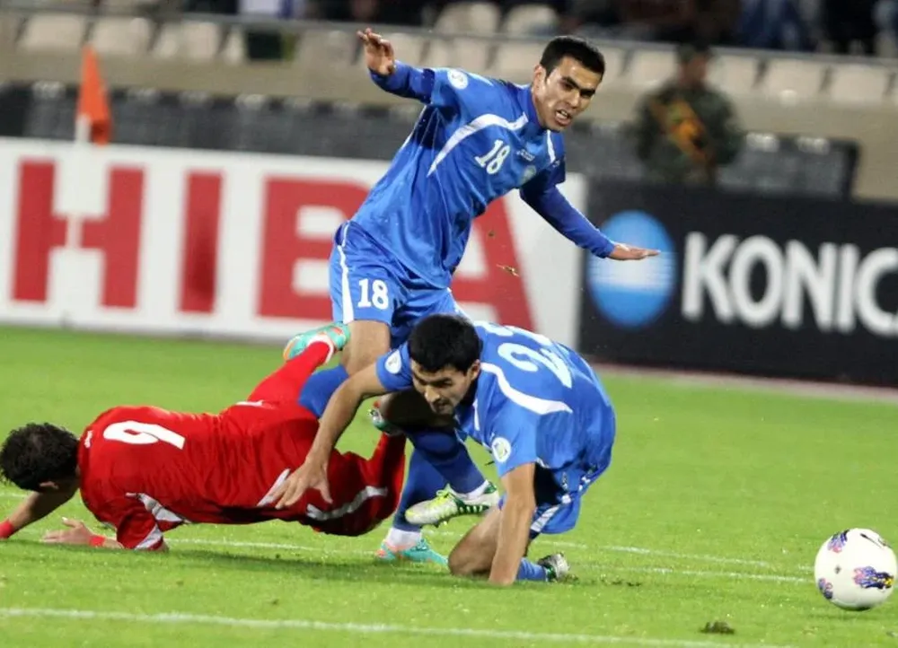 Jugadores de Uzbekistán en un partido ante Irán