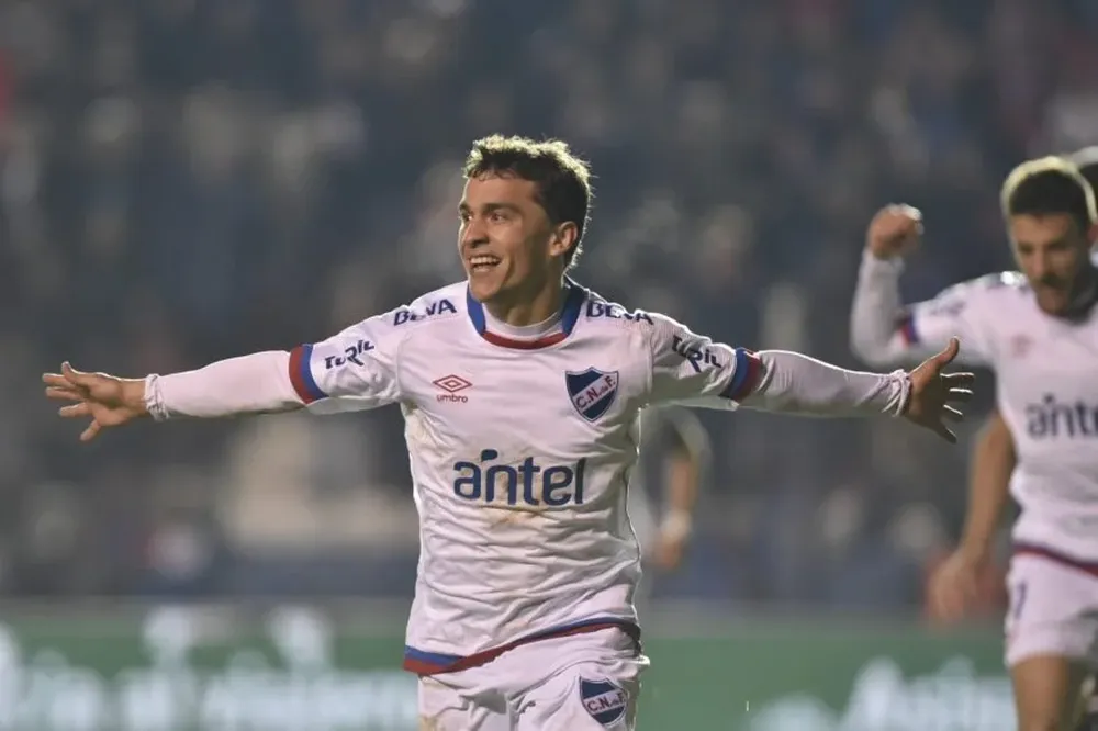 Sebastián Fernández festejando un gol para Nacional ante Rampla Juniors