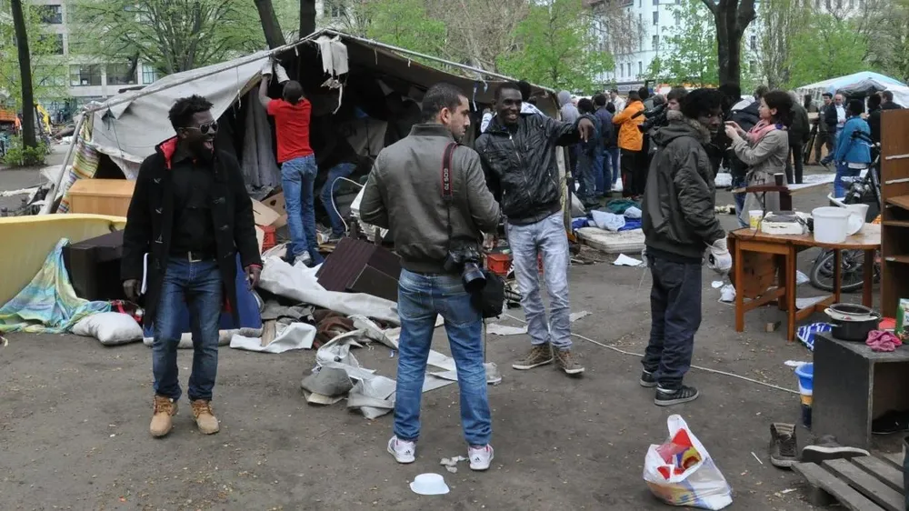 El alza de llegadas ilegales en los últimos meses provoca un gran debate en el país, cuyas capacidades de recepción se están agotando.