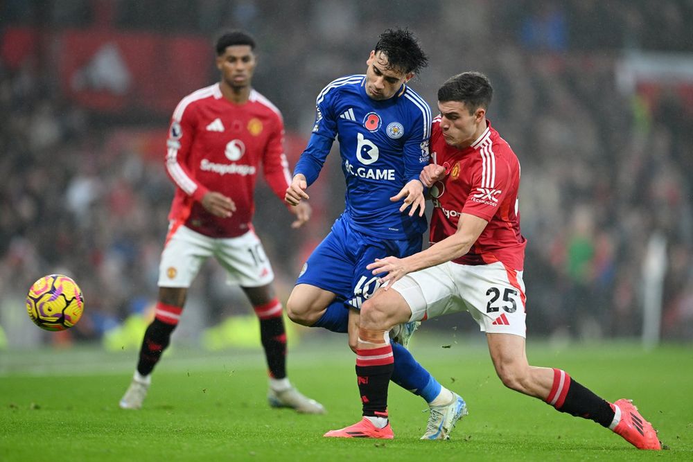 Manuel Ugarte con Manchester United ante Leicester City por la Premier League