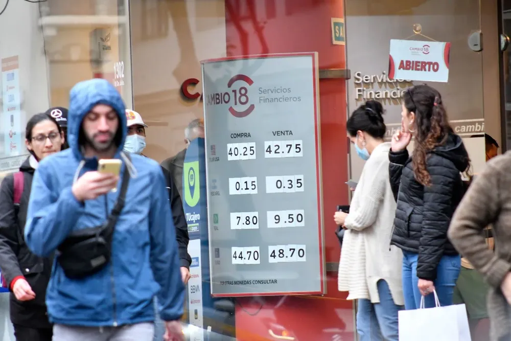 El dólar cotiza actualmente un 7% por debajo de la última operación del año pasado.