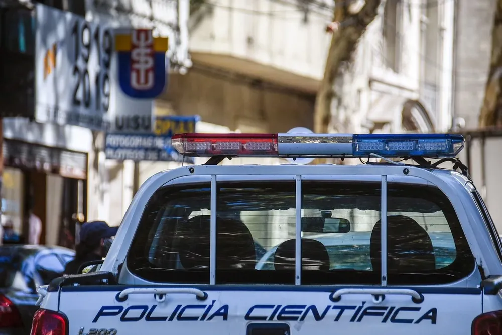Había caído de la caja de una camioneta donde trabaja