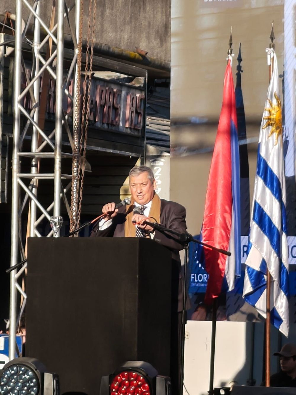 Carlos Enciso durante la asunción como intendente de Florida