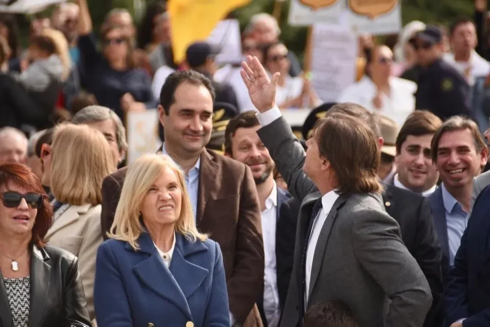 Lacalle Pou encabeza el acto del gobierno por la declaratoria de la independencia